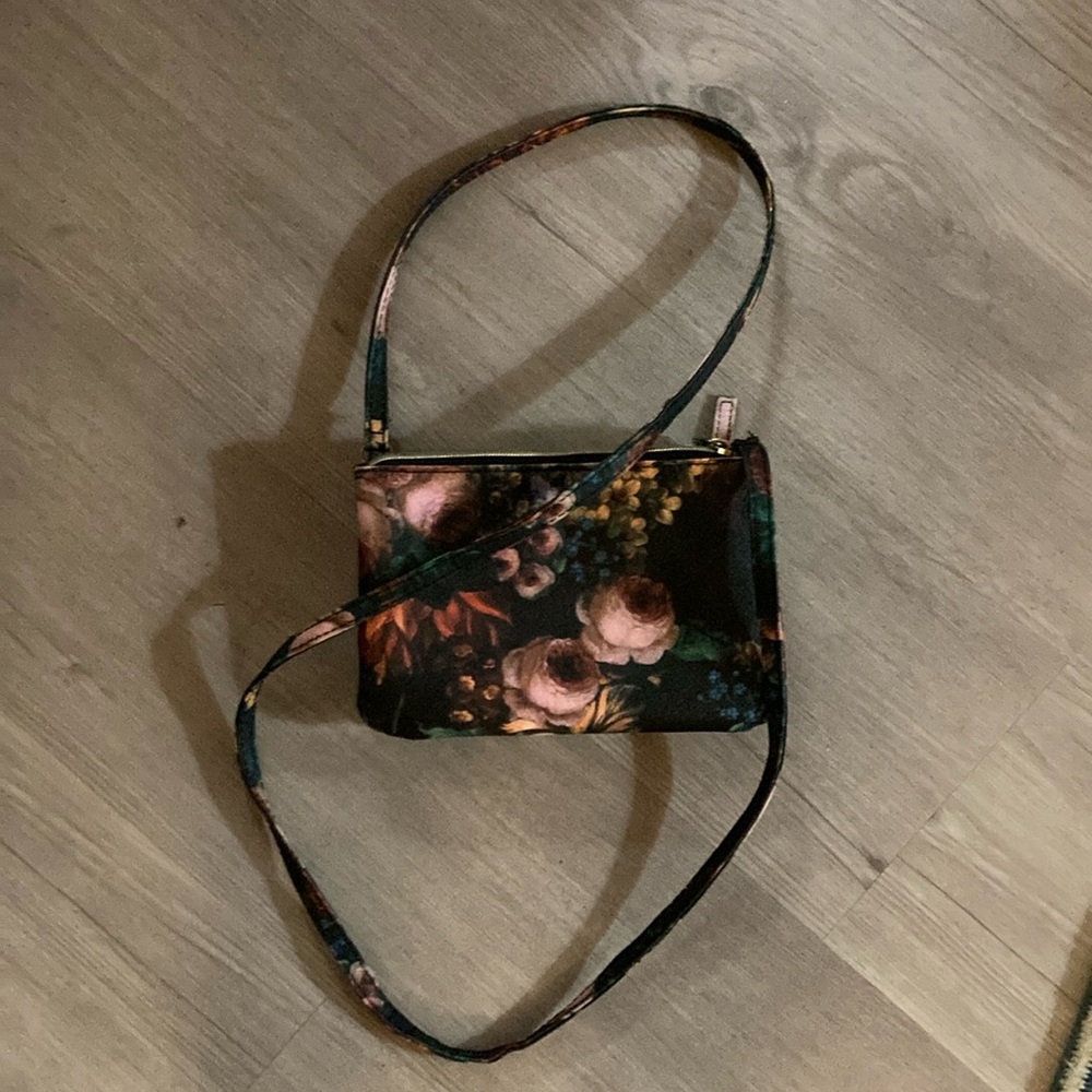 Crossbody. Sweet 3 zippered smaller pouch floral vinyl purse  , Sturdy.